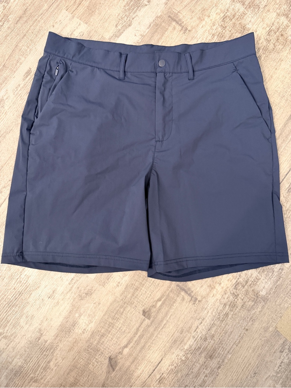 Eddie Bauer Navy Performance Flat-Front Men's Short 34w Zip Pocket Like New Golf